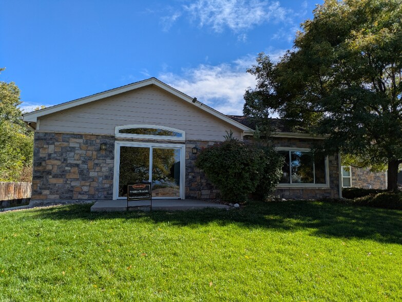 Primary Photo - 1591 Roseanna Dr