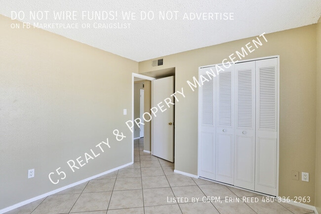 Building Photo - 217 E Fordham Dr