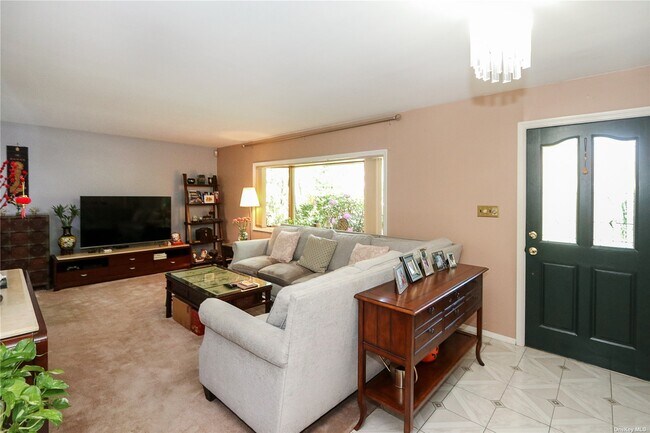 Building Photo - 98 Bayberry Ave