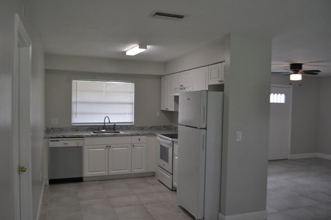 Building Photo - Quaint Home with all Tile floors