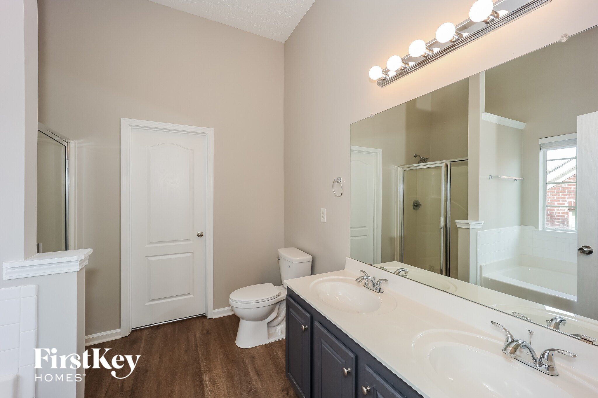 Building Photo - 855 Chapman St