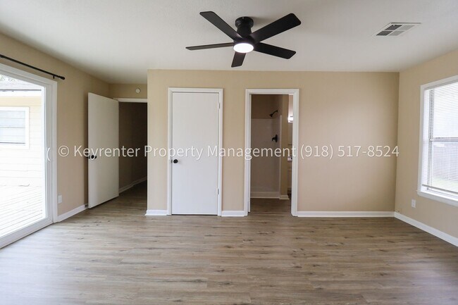 Building Photo - 3 Bed | 2.5 Bath in Oologah!