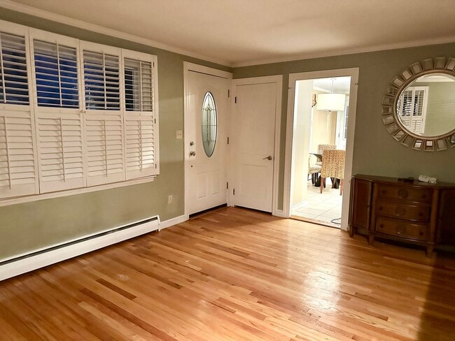 Building Photo - Updated 4 Bedroom House