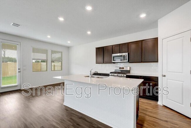 Building Photo - 1103 Diggy Dr