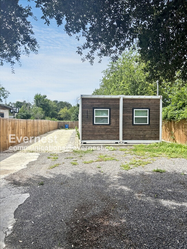 Primary Photo - 1404 Rivas St