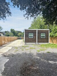 Building Photo - 1404 Rivas St