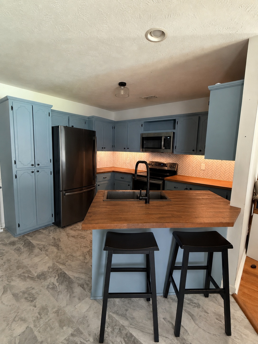 Kitchen - 409 Williamsport Dr