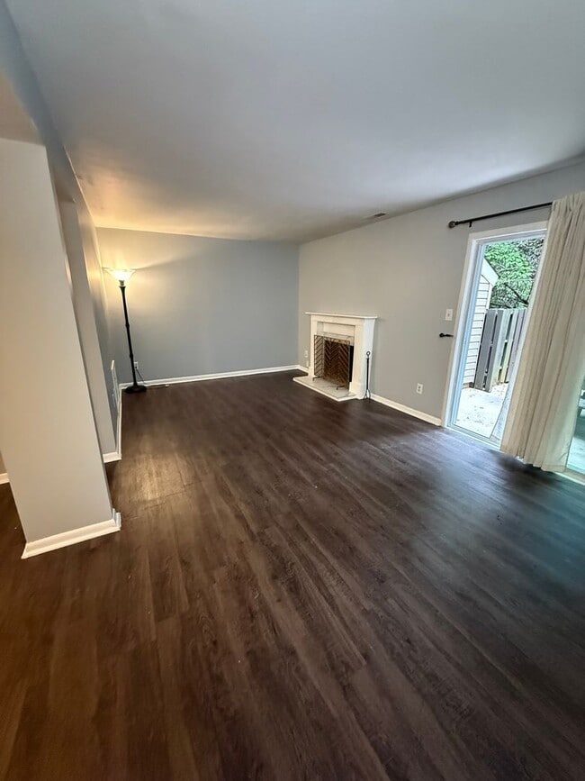 Building Photo - Charming 3BR Townhome in Greensboro