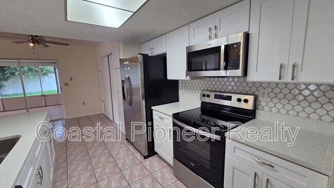 Building Photo - 4817 Cypress Tree Dr
