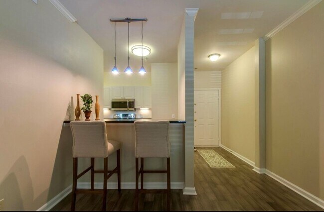 Building Photo - 2025 Woodmont Blvd