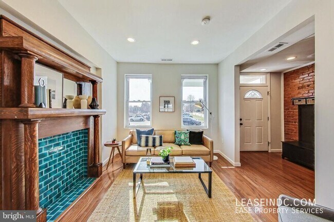 Building Photo - 535 Gresham Pl NW