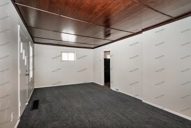 Building Photo - 6350 Meadowbrook Rd