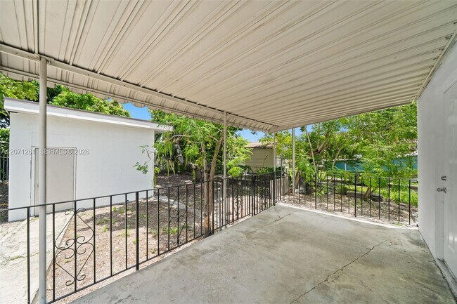Building Photo - 1227 NW 27th St