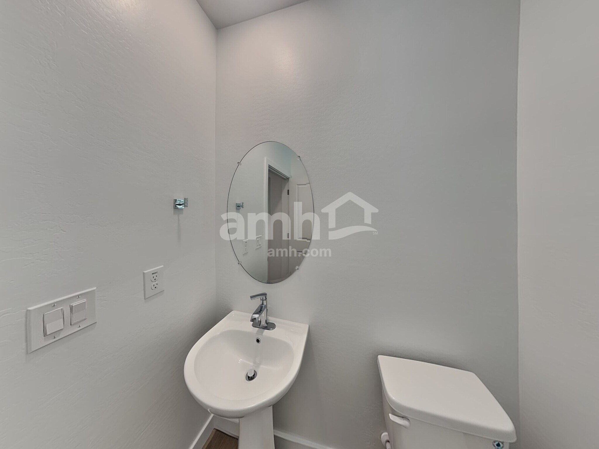 Building Photo - 9742 W Luxton Ln