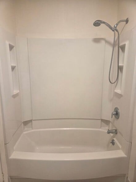 Building Photo - 817 Ringwood Ave