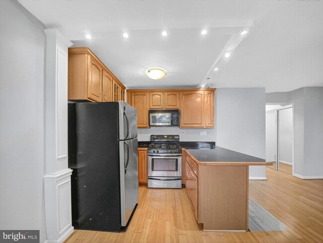 Building Photo - 1801 Clydesdale Pl NW