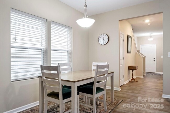 Building Photo - 467 Switch St