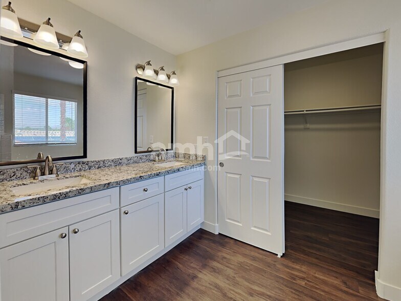 Building Photo - 7900 Mountain Point Ave