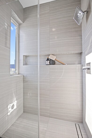 Master bathroom - 808 13th St NE