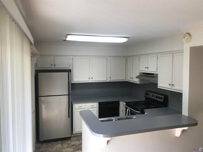Building Photo - Charming 2-Bedroom Townhome in Desirable P...