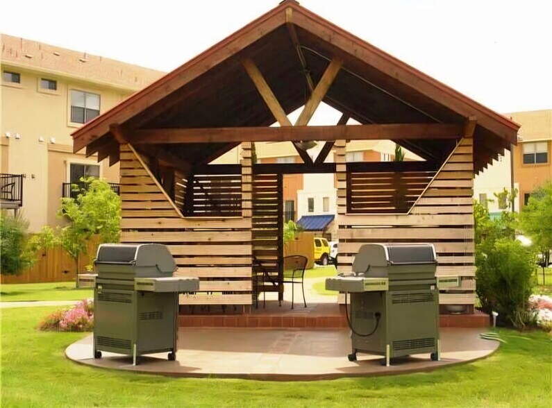 Building Photo - 13420 Lyndhurst St