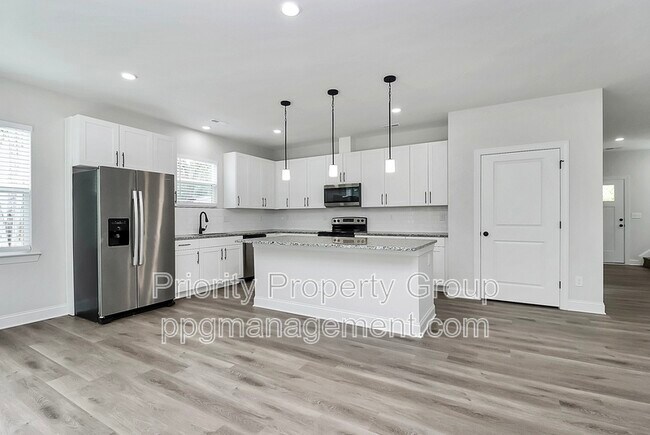 Building Photo - 6618 Riverview Dr