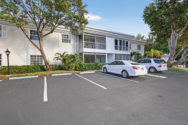 Building Photo - 6417 Bay Club Dr
