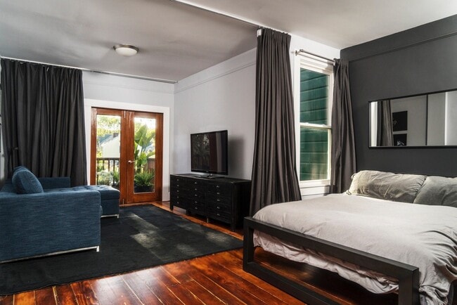 Bedroom 1 (Master with sitting area) - 2568 Folsom St