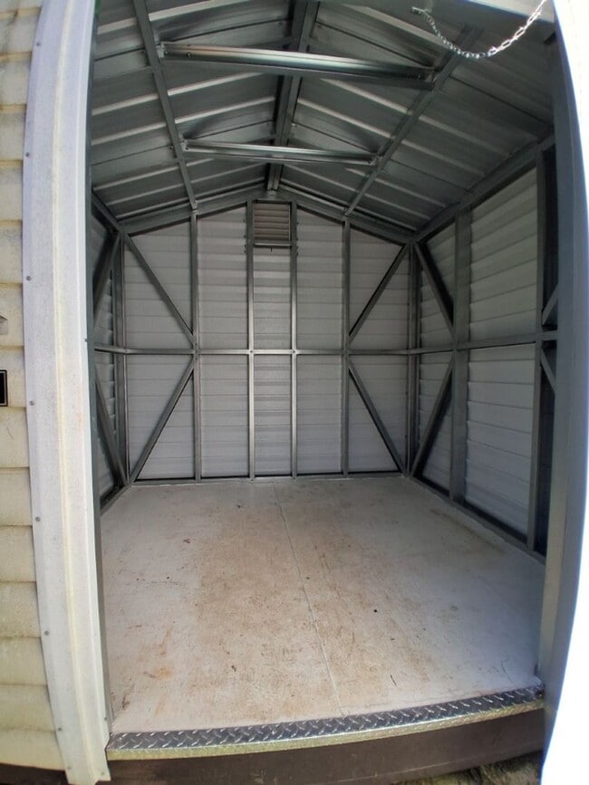 Building Photo - $1,800 - 2 Bedroom / 1 Bath Mobile Home Sitting on the Tuckasegee River