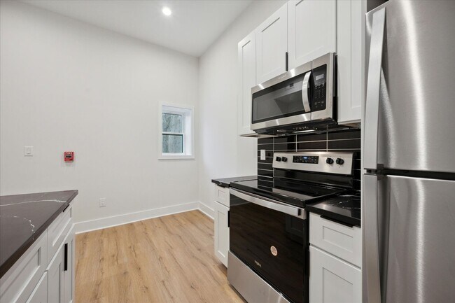 Building Photo - 4025 Lancaster Ave