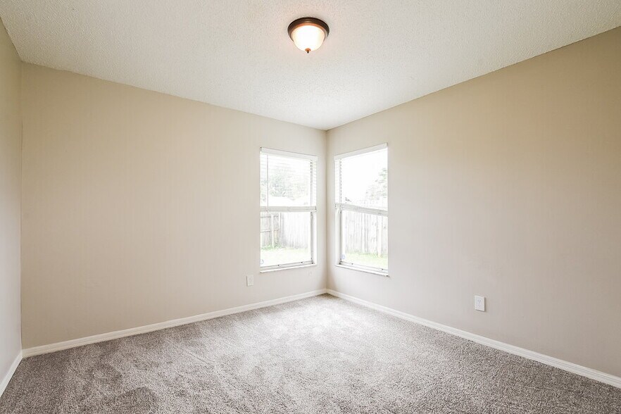 Building Photo - 1247 Holly Springs Cir