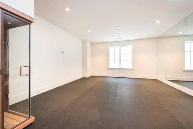 Building Photo - 571 Pauls Ln