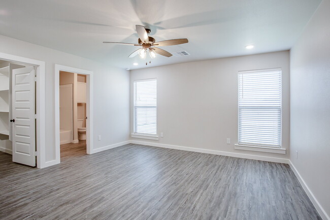 Building Photo - Like New Construction in Cooper District!