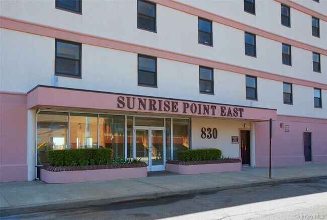 Primary Photo - 830 Shore Rd