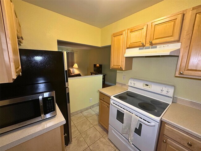 Building Photo - 2171 NE 66th St