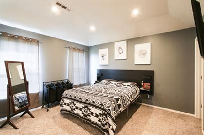 Building Photo - 1243 Oleander Ln