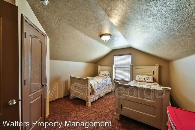 Building Photo - 3306 Bonita St
