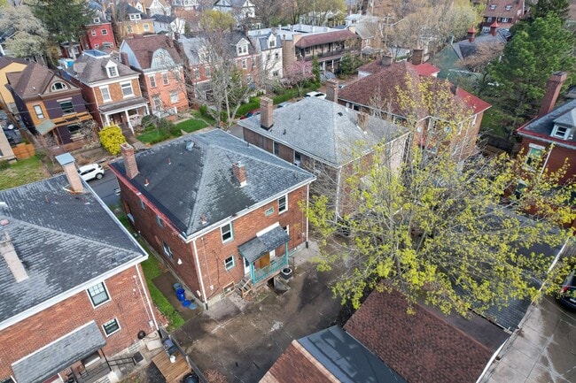 Building Photo - Exquisitely Renovated 3 Bedroom/ 2 Bath in Pittsburgh's East Side