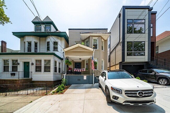 Building Photo - 27 Reservoir Ave