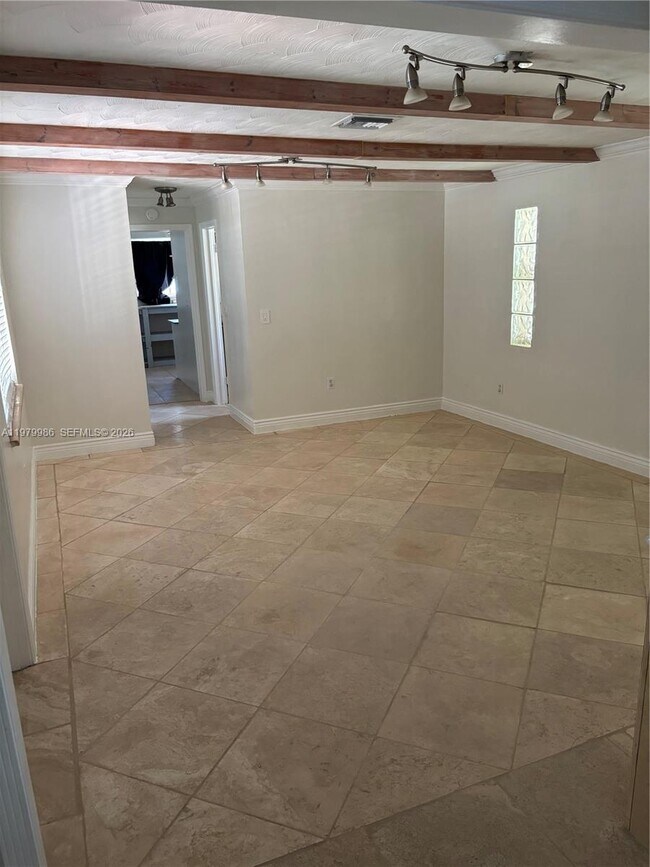 Building Photo - 729 NE 2nd Ct