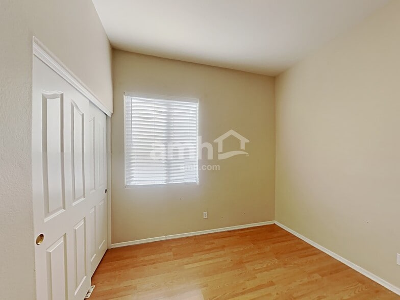 Building Photo - 13544 W Ironwood St