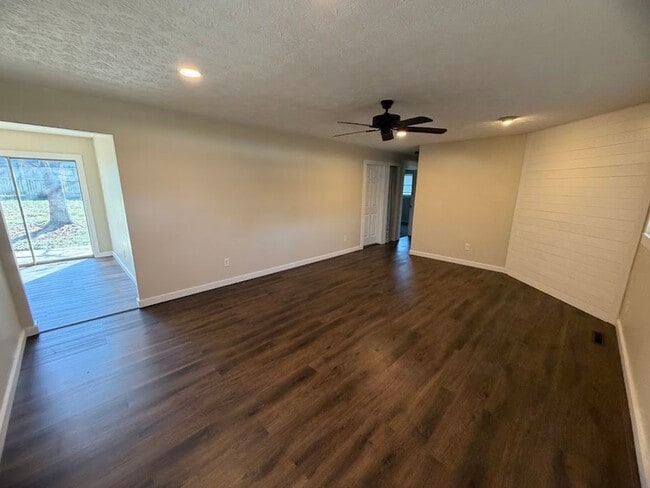 Building Photo - 3 Bedroom Home with Fenced Backyard & Storage Shed