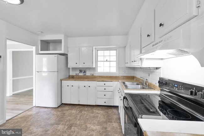 Building Photo - 1317 Cedarwood Dr