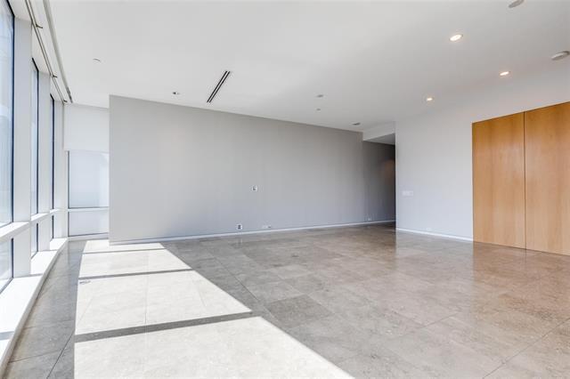 Building Photo - 2430 Victory Park Ln