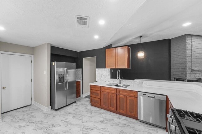 Building Photo - 16026 Beechnut St