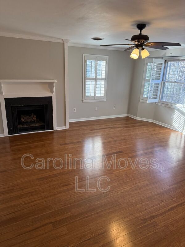 Building Photo - 121 Chipwood Ln