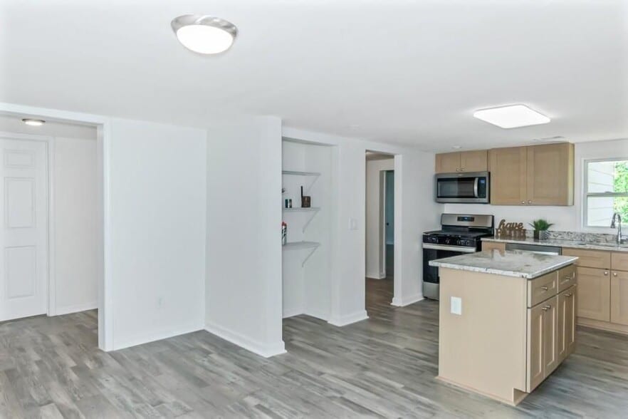 Building Photo - 204 Mill