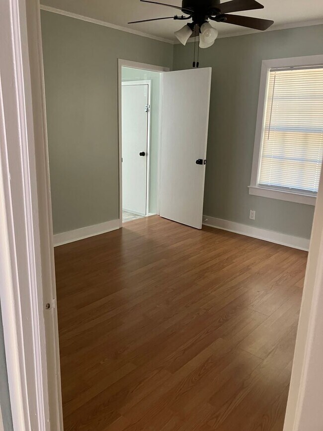 Building Photo - Gulfport 2 Bedroom