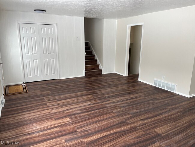 Building Photo - 8671 Ashwood Dr