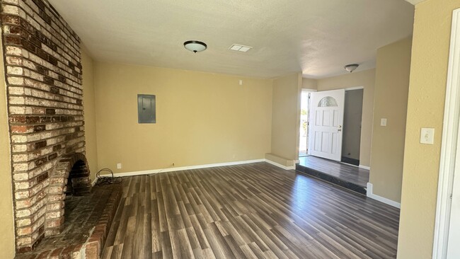 Building Photo - 2725 Del Oro Cir